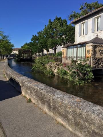 Maison De Charme Isle Sur La Sorgue Л'Иль-сюр-ла-Сорг Экстерьер фото